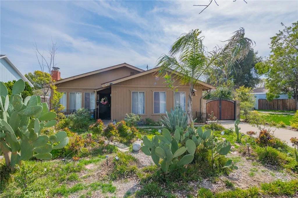 636 Highland Court, Upland, CA 91786