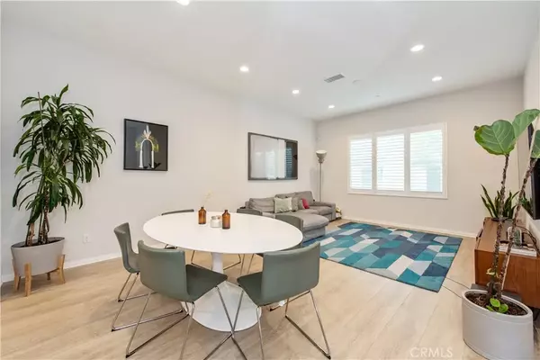 Irvine, CA 92618,153 Spectacle