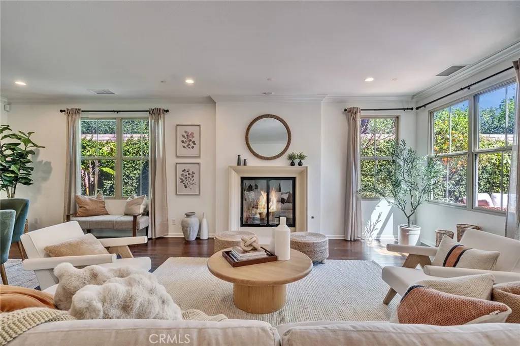Irvine, CA 92620,37 Fanpalm