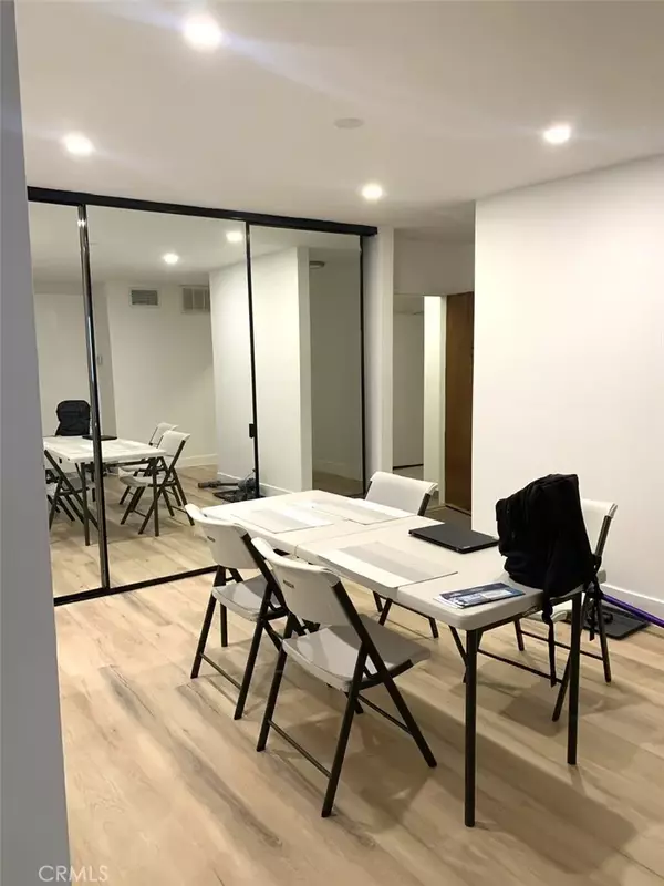 Los Angeles, CA 90024,1250 S Beverly Glen Boulevard #205