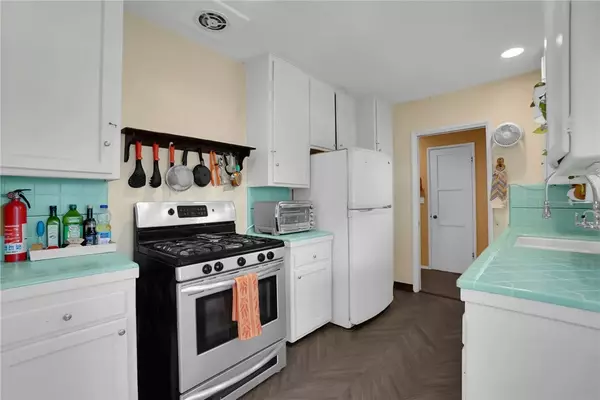 Van Nuys, CA 91406,7111 Texhoma Avenue