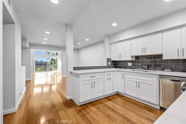 Tarzana, CA 91356,18324 Clark Street #315