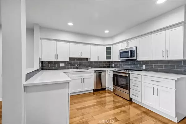 Tarzana, CA 91356,18324 Clark Street #315