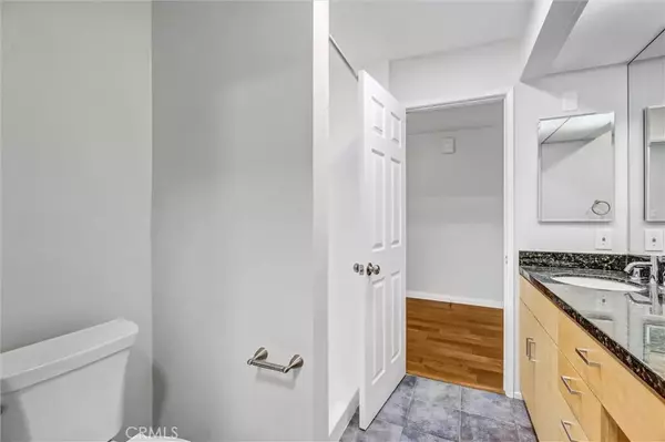 Tarzana, CA 91356,18324 Clark Street #315