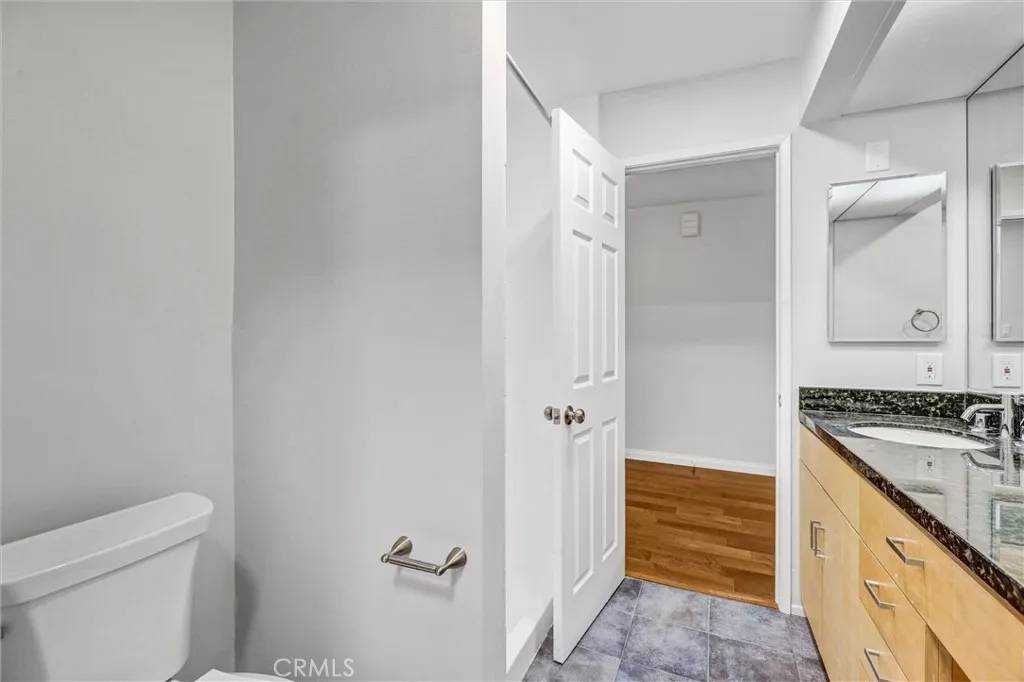 Tarzana, CA 91356,18324 Clark Street #315