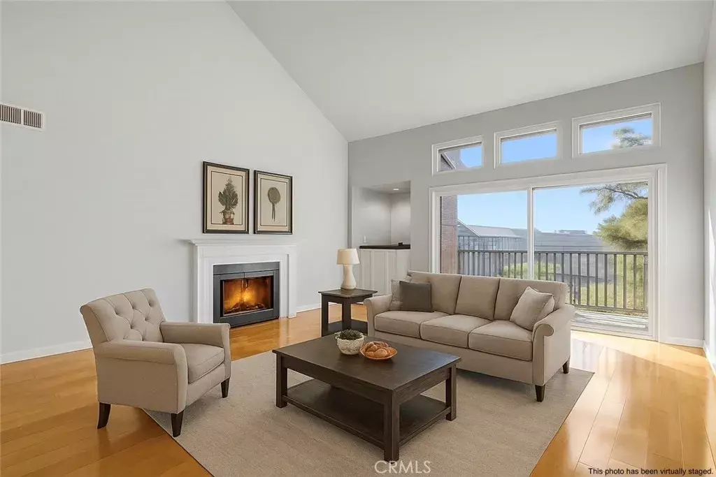 Tarzana, CA 91356,18324 Clark Street #315