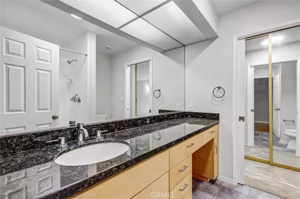 Tarzana, CA 91356,18324 Clark Street #315