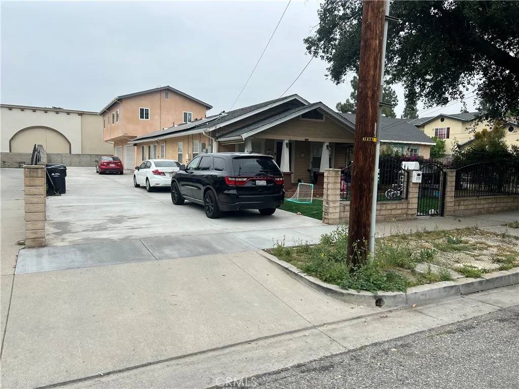 729 N Soldano Avenue, Azusa, CA 91702