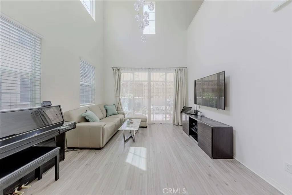 Eastvale, CA 92880,14533 Verona Place