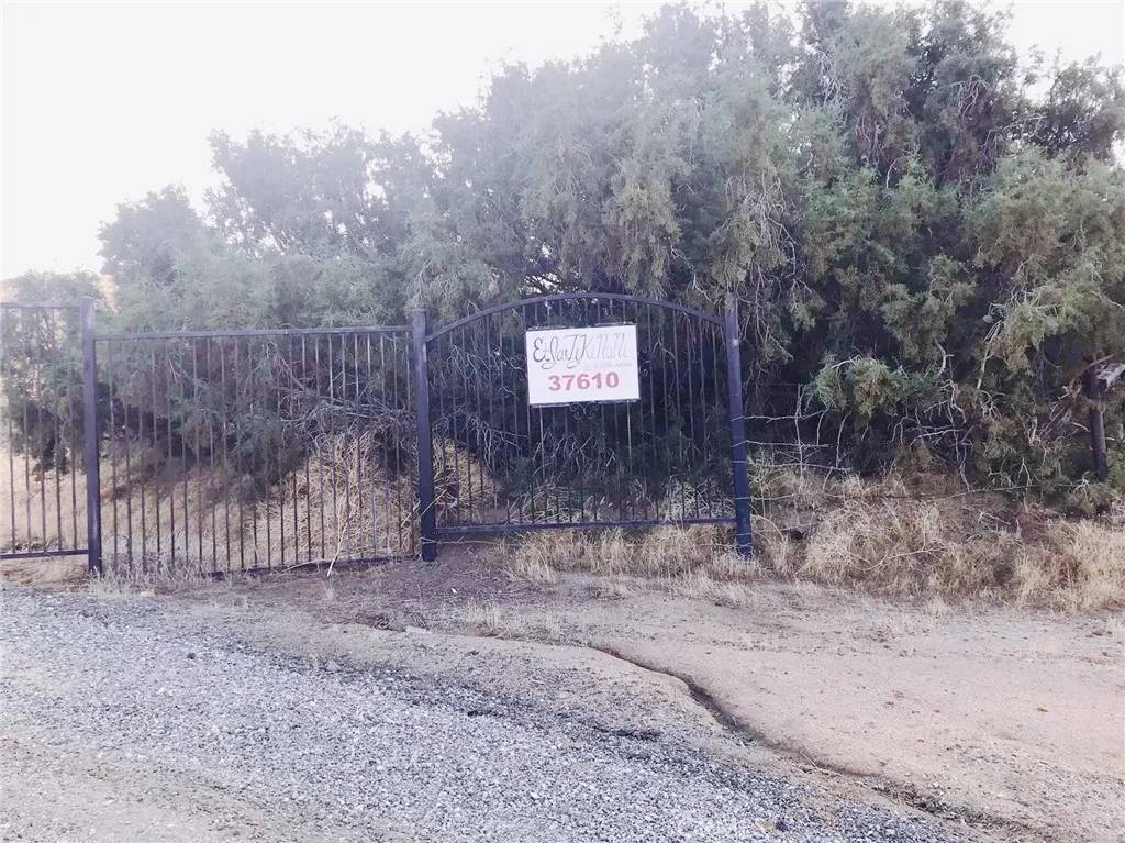 Caliente, CA 93518,37610 Canton Way