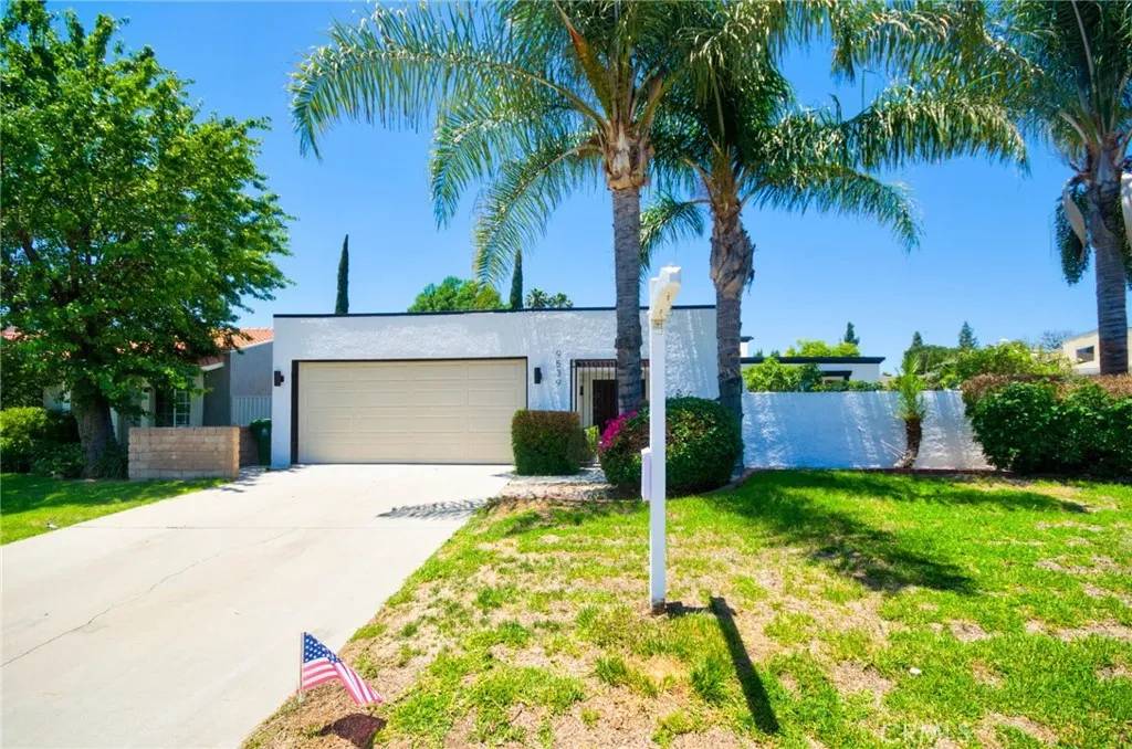 9539 Gladbeck Avenue, Northridge, CA 91324