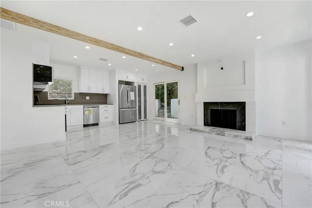 Los Angeles, CA 90069,2170 Sunset Plaza Drive