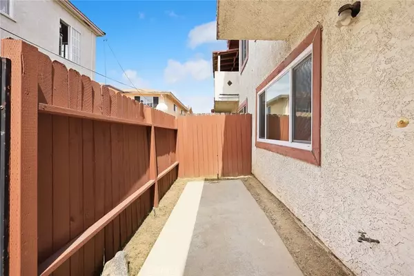Montebello, CA 90640,915 Carob Way #2