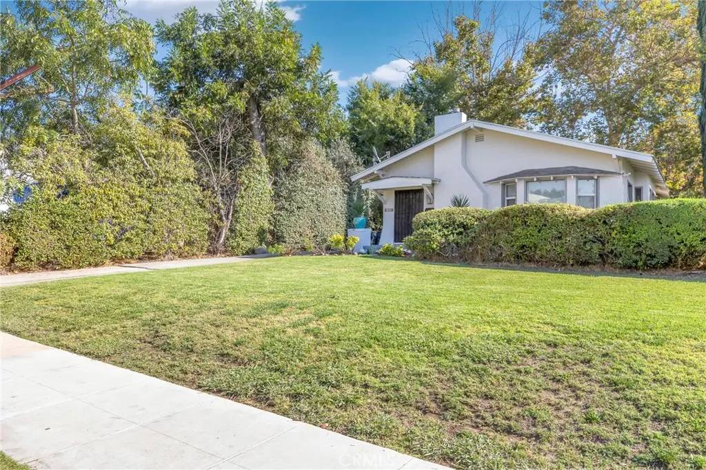 Pasadena, CA 91104,1562 N Lake Avenue