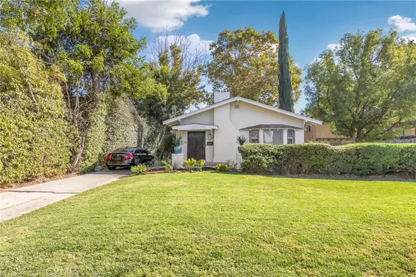 Pasadena, CA 91104,1562 N Lake Avenue
