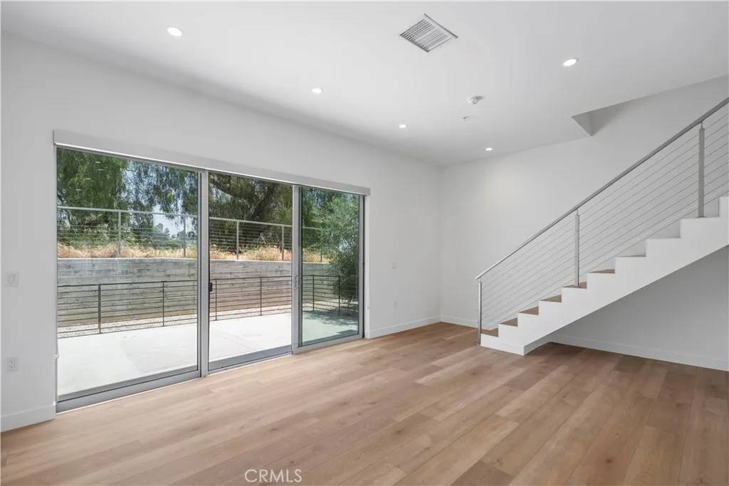 Los Angeles, CA 90012,957 Figueroa #318