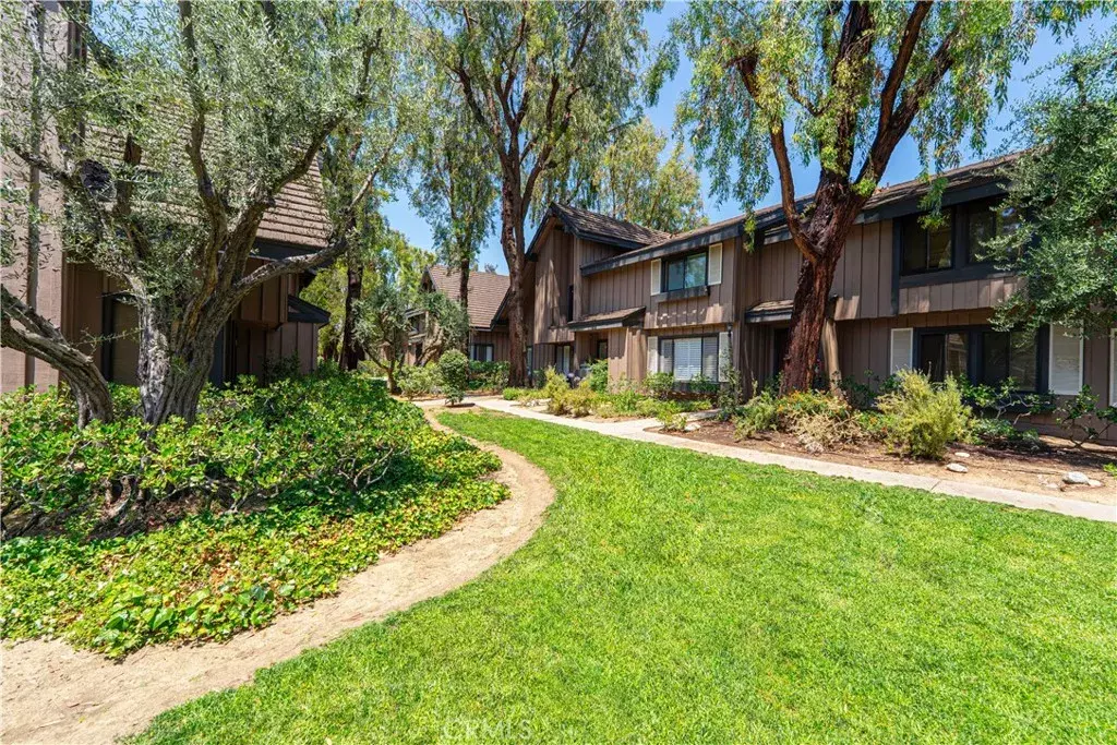 Northridge, CA 91324,9739 Reseda Boulevard #36