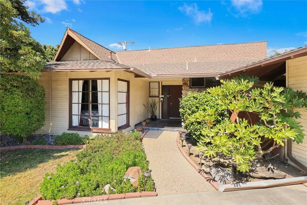 Hacienda Heights, CA 91745,2912 Fragancia Avenue