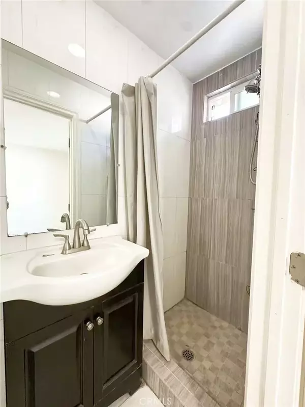 West Covina, CA 91790,528 S Avington Avenue