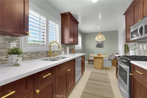 Sherman Oaks, CA 91403,14634 Magnolia Boulevard #4