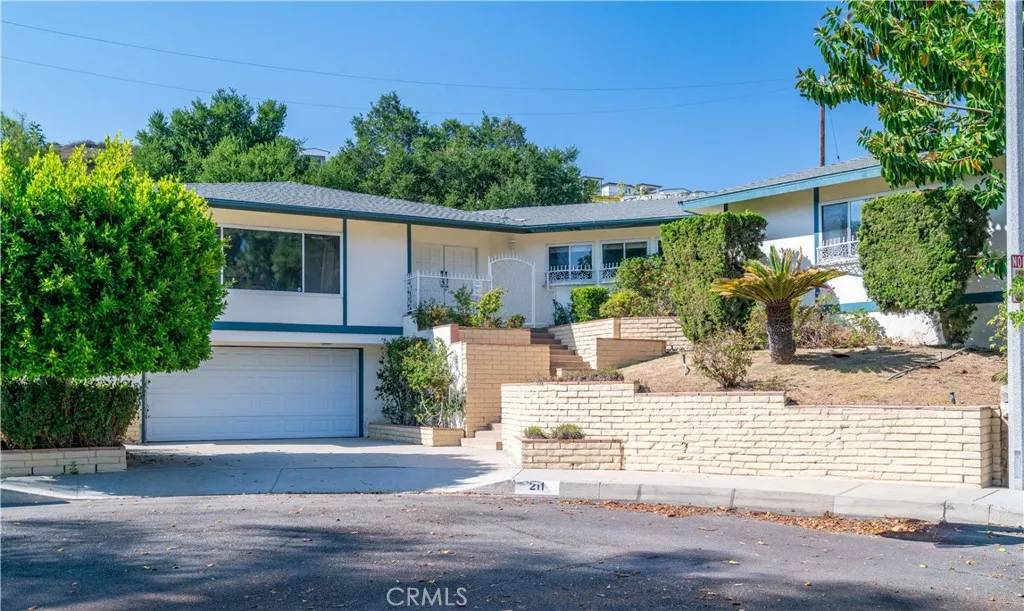 Montebello, CA 90640,211 Peacock Lane