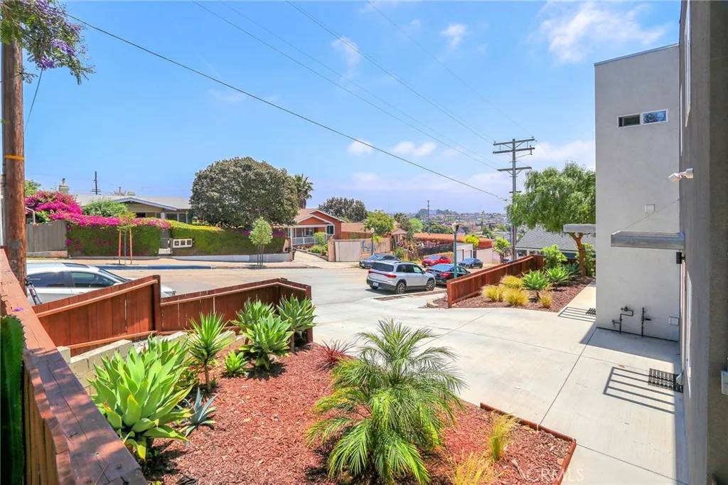 San Diego, CA 92102,348 27th Street