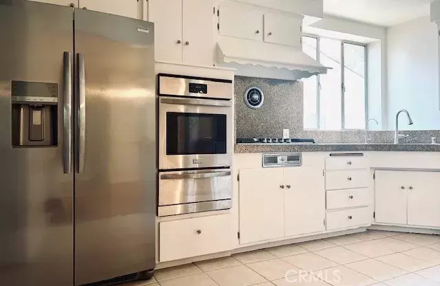 Northridge, CA 91325,8954 Chimineas Avenue