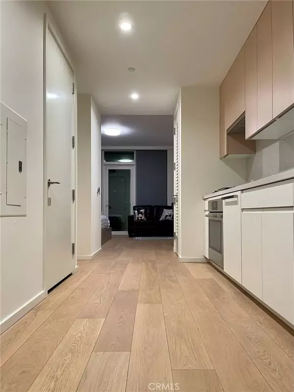 Los Angeles, CA 90015,877 Francisco Street #1123