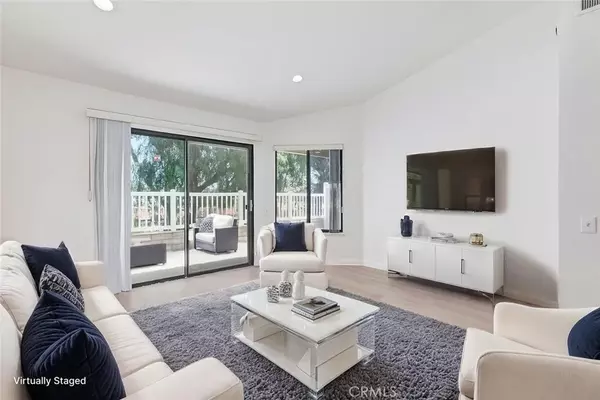 Diamond Bar, CA 91765,23060 Paseo De Terrado #2
