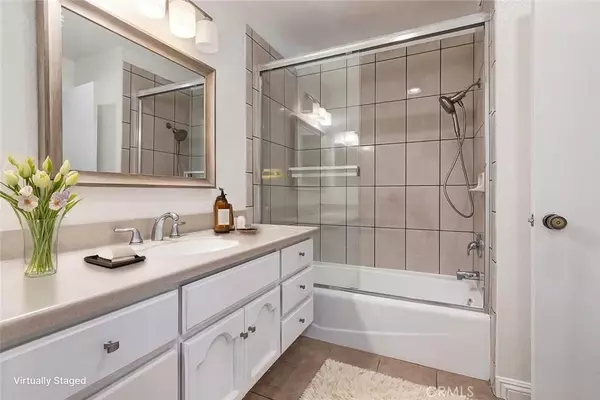 Diamond Bar, CA 91765,23060 Paseo De Terrado #2