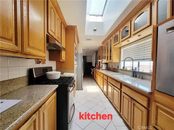 Los Angeles, CA 90039,3323 Larga Avenue