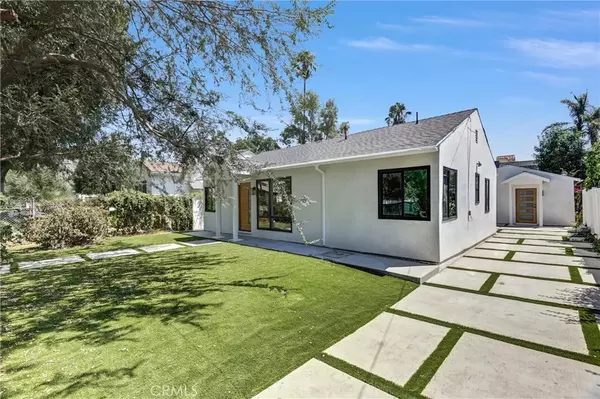 Sherman Oaks, CA 91411,5222 Cedros Avenue