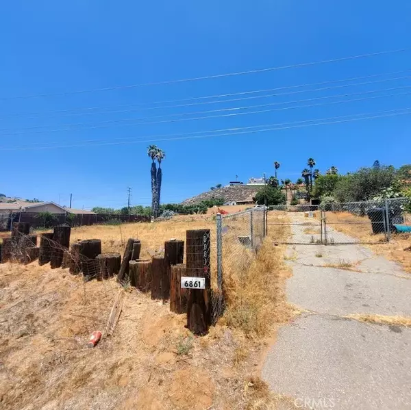 Jurupa Valley, CA 92509,6861 Skyview