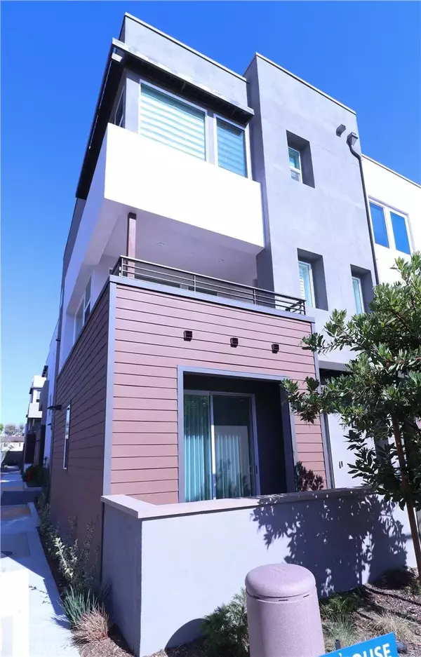 Santa Ana, CA 92886,681 S Lyon St