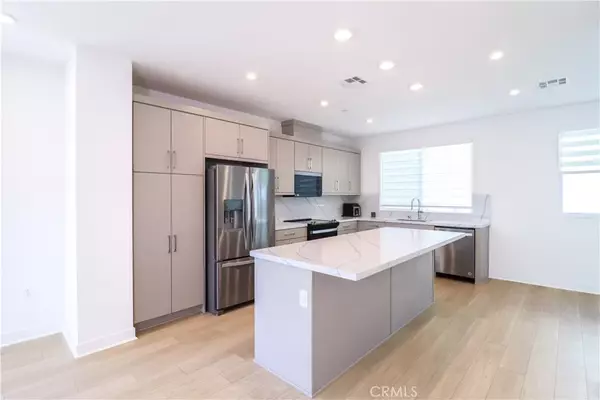 Santa Ana, CA 92886,681 S Lyon St