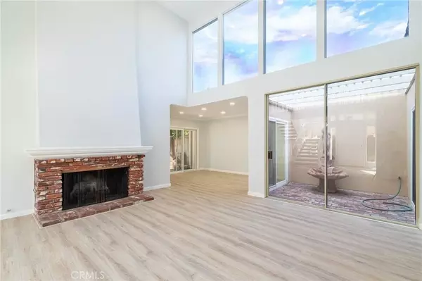 Irvine, CA 92612,4922 Hemlock