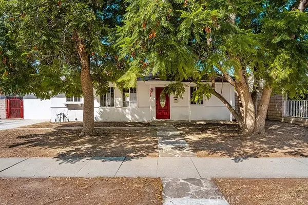 7237 Anatola Avenue, Lake Balboa, CA 91406