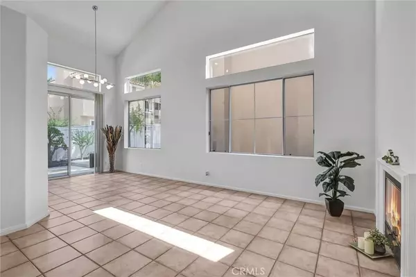 Irvine, CA 92606,35 Del Cambrea