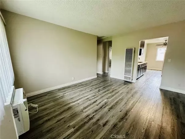 Azusa, CA 91702,933 N Alameda Avenue #5