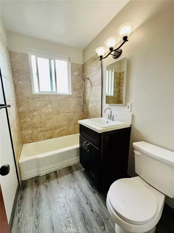 Azusa, CA 91702,933 N Alameda Avenue #5