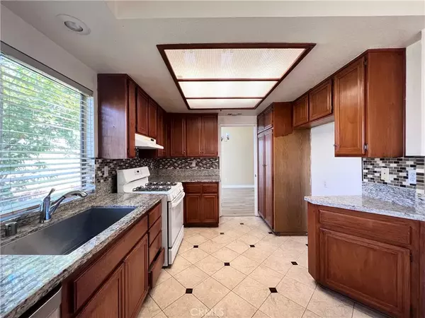 Fontana, CA 92336,13764 Bay