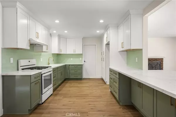 Huntington Beach, CA 92647,17391 Waal Circle