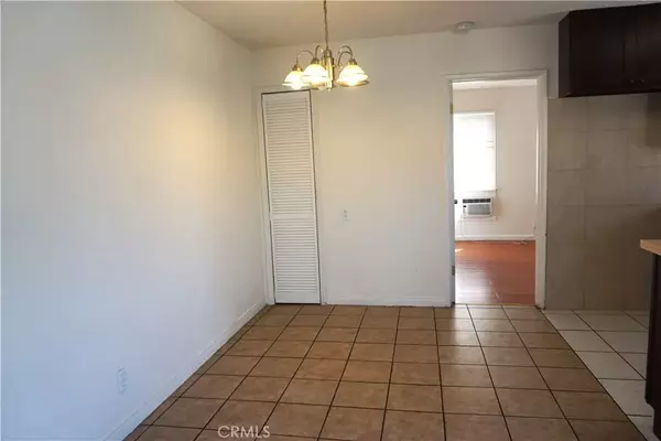 Los Angeles, CA 90042,6122 Mesa Avenue #5