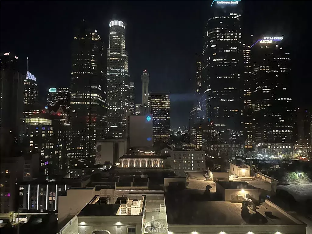 Los Angeles, CA 90013,400 S Broadway