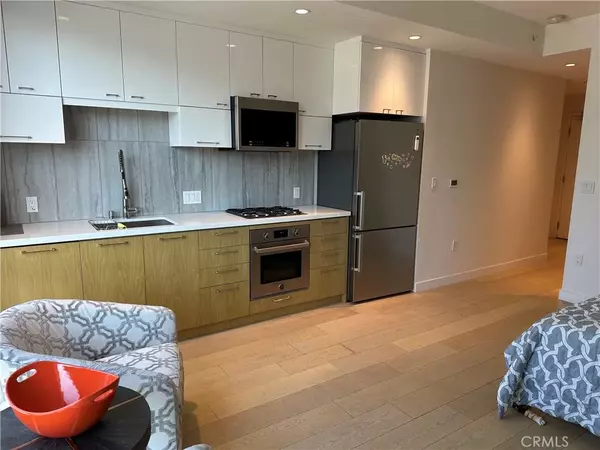 Los Angeles, CA 90013,400 S Broadway