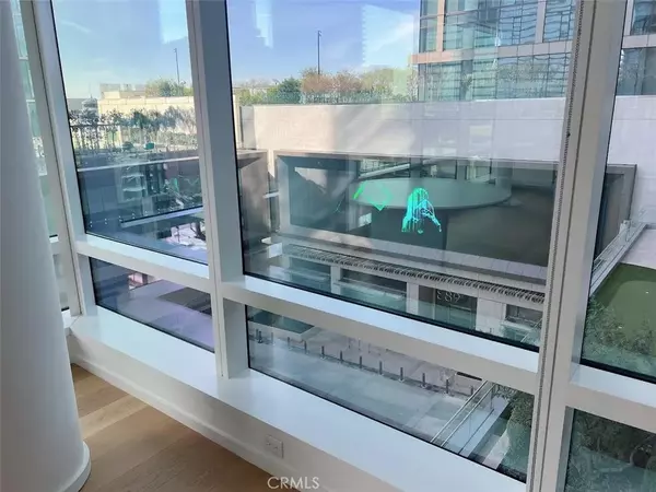 Los Angeles, CA 90017,877 Francisco St #728