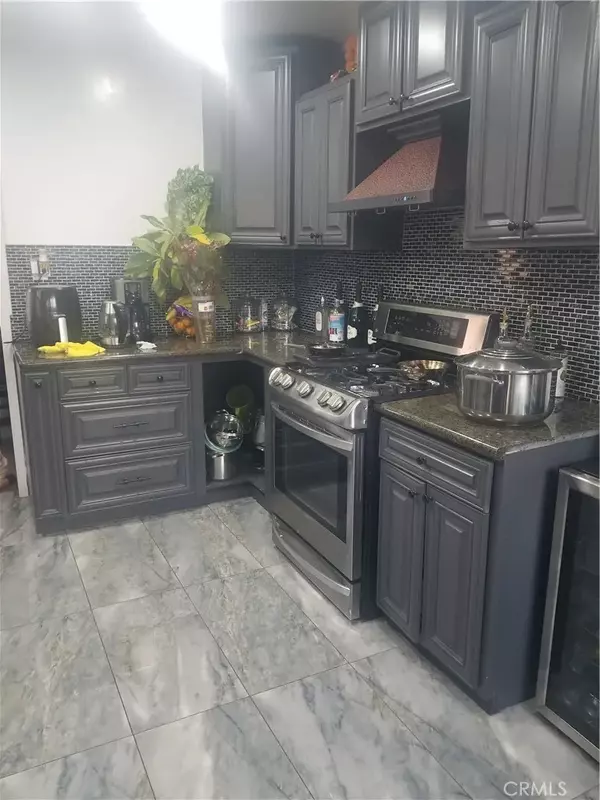 Los Angeles, CA 90003,145 W 66th Street