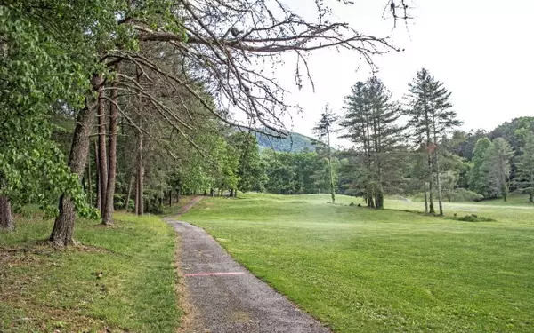 Murphy, NC 28906,216 Clubhouse Court