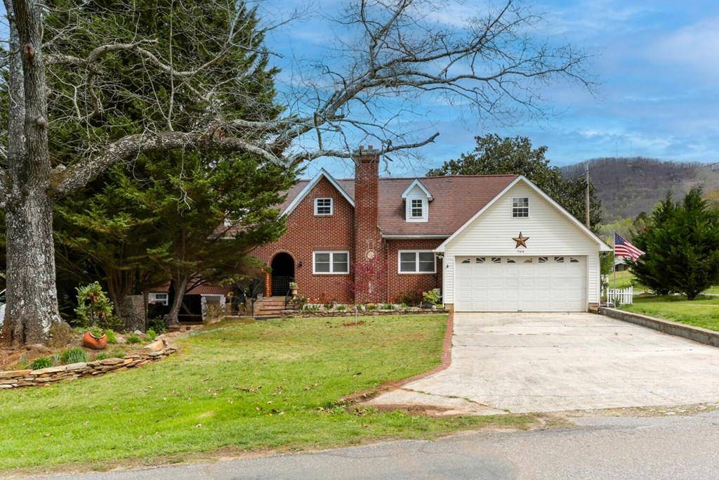 764 Bugscuffle Road, Hiawassee, GA 30546