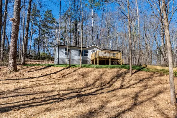196 Twin Mountain Lake Circle, Talking Rock, GA 30175